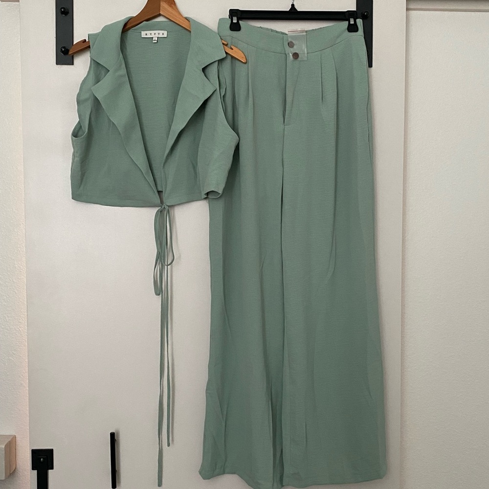 Brand new 2 piece set